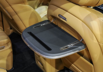 Подержанный автомобиль Voyah Dream 2023 года (36 фото)