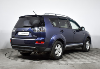 Подержанный автомобиль Mitsubishi Outlander 2008 года (5 фото)