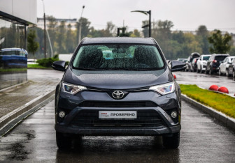 Подержанный автомобиль Toyota RAV4 2015 года (4 фото)