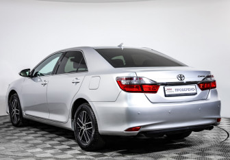 Подержанный автомобиль Toyota Camry Sedan 2017 года (7 фото)