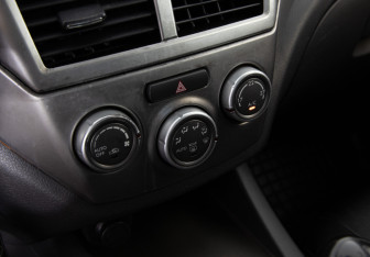 Подержанный автомобиль Subaru Impreza Hatchback 2007 года (13 фото)