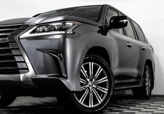 Подержанный автомобиль Lexus LX 2016 года (3 фото)
