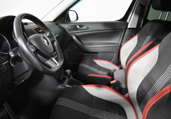 Подержанный автомобиль Skoda Yeti 2017 года (10 фото)