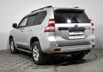 Подержанный автомобиль Toyota Land Cruiser Prado 2014 года (7 фото)