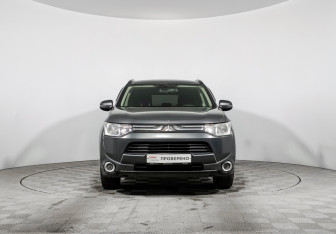 Подержанный автомобиль Mitsubishi Outlander 2013 года (2 фото)