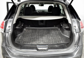 Подержанный автомобиль Nissan X-Trail 2017 года (20 фото)