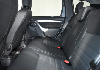 Подержанный автомобиль Nissan Terrano 2017 года (12 фото)