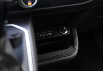 Подержанный автомобиль Volkswagen Multivan 2020 года (23 фото)