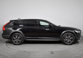 Подержанный автомобиль Volvo V90 Cross Country 2018 года (4 фото)