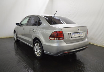 Подержанный автомобиль Volkswagen Polo Sedan 2016 года (7 фото)