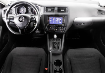 Подержанный автомобиль Volkswagen Jetta Sedan 2016 года (11 фото)