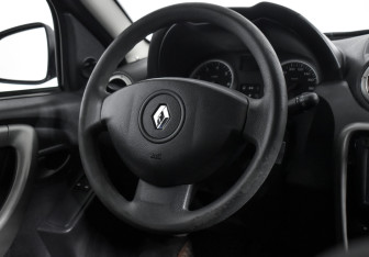 Подержанный автомобиль Renault Duster 2015 года (13 фото)