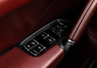 Подержанный автомобиль Porsche Cayenne 2014 года (21 фото)