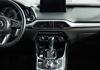 Подержанный автомобиль Mazda CX-9 2018 года (14 фото)