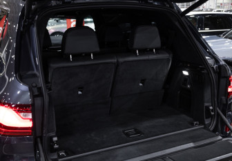 Подержанный автомобиль BMW X7 2020 года (39 фото)