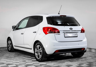 Подержанный автомобиль Kia Venga 2015 года (7 фото)
