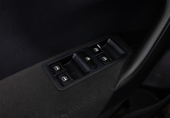 Подержанный автомобиль Volkswagen Polo Sedan 2013 года (14 фото)