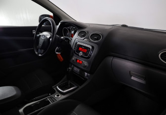 Подержанный автомобиль Ford Focus Hatchback 2010 года (10 фото)