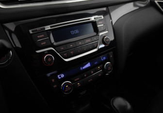 Подержанный автомобиль Nissan X-Trail 2015 года (19 фото)