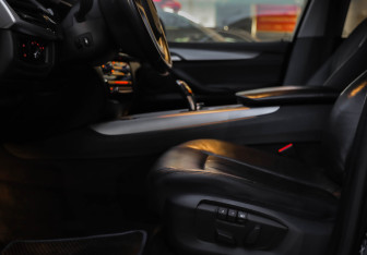 Подержанный автомобиль BMW X5 2015 года (27 фото)