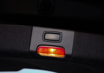 Подержанный автомобиль Porsche Cayenne 2015 года (33 фото)