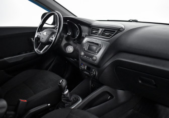 Подержанный автомобиль Kia Rio Sedan 2013 года (13 фото)