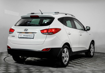Подержанный автомобиль Hyundai ix35 2014 года (5 фото)