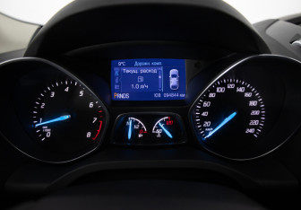 Подержанный автомобиль Ford Kuga 2013 года (11 фото)