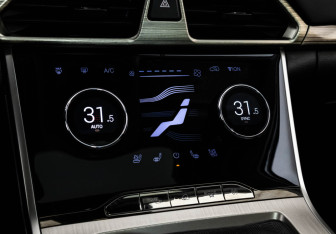 Подержанный автомобиль Exeed TXL 2023 года (18 фото)