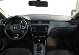 Подержанный автомобиль Skoda Octavia Wagon 2016 года (9 фото)