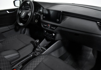 Подержанный автомобиль Skoda Rapid Liftback 2020 года (12 фото)