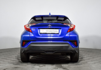 Подержанный автомобиль Toyota C-HR 2018 года (6 фото)