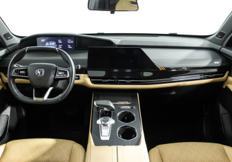 Подержанный автомобиль Changan UNI-K 2023 года (13 фото)