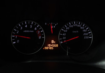 Подержанный автомобиль Nissan Note 2011 года (12 фото)