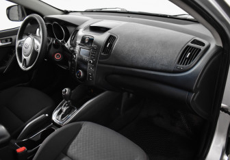 Подержанный автомобиль Kia Cerato Sedan 2011 года (12 фото)