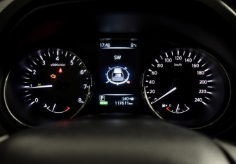 Подержанный автомобиль Nissan X-Trail 2017 года (14 фото)