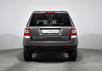 Подержанный автомобиль Land Rover Freelander 2010 года (6 фото)