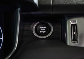 Подержанный автомобиль Land Rover Range Rover Sport 2015 года (19 фото)