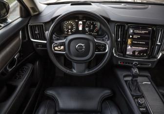 Подержанный автомобиль Volvo S90 2021 года (13 фото)