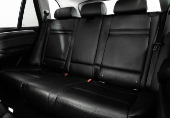 Подержанный автомобиль BMW X5 2013 года (23 фото)