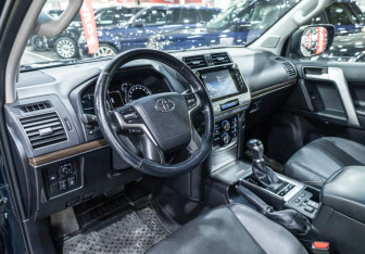 Подержанный автомобиль Toyota Land Cruiser Prado 2018 года (13 фото)
