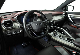 Подержанный автомобиль Geely Coolray 2023 года (11 фото)