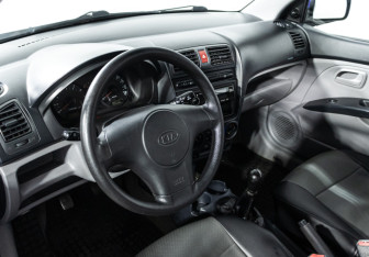 Подержанный автомобиль Kia Picanto 2005 года (11 фото)