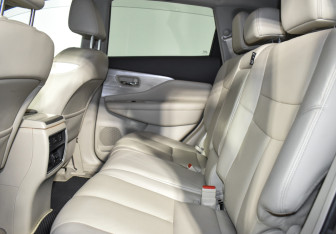Подержанный автомобиль Nissan Murano Suv 2016 года (12 фото)