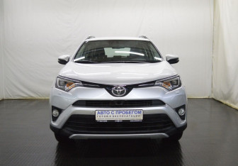 Подержанный автомобиль Toyota RAV4 2017 года (2 фото)
