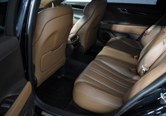 Подержанный автомобиль Genesis G80 2021 года (11 фото)
