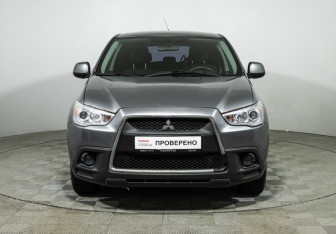 Подержанный автомобиль Mitsubishi ASX 2011 года (2 фото)