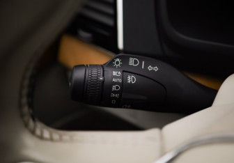 Подержанный автомобиль Volvo XC90 2022 года (16 фото)