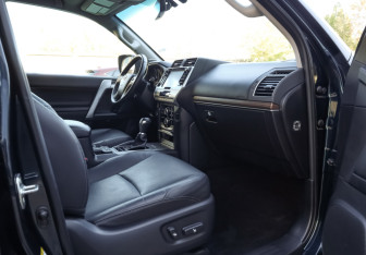 Подержанный автомобиль Toyota Land Cruiser Prado 2018 года (26 фото)