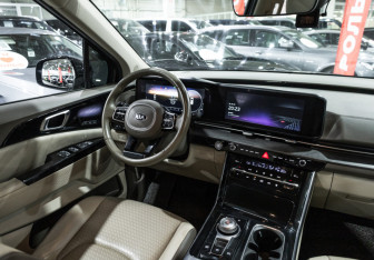 Подержанный автомобиль Kia Carnival 2020 года (13 фото)